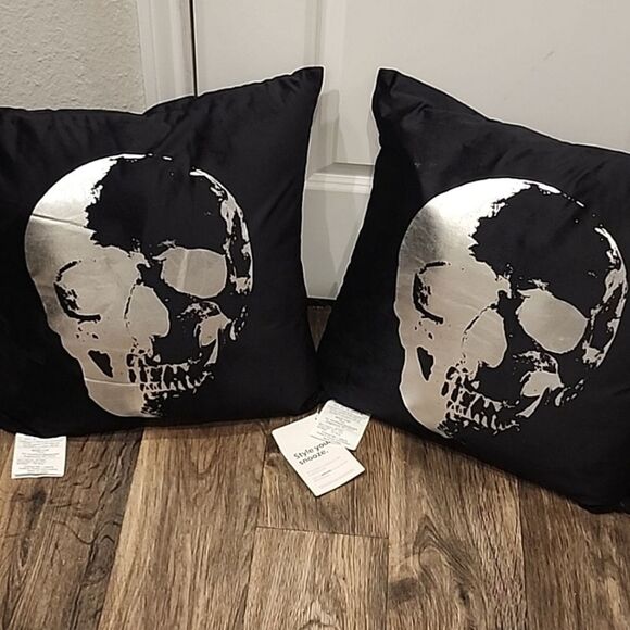 Dormify Mina Victory Sofia Metallic Skull Accent Throw Pillow Set - Picture 11 of 12